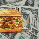 El Índice Big Mac reflejó al peso uruguayo como la segunda moneda más sobrevaluada a nivel mundial. El Índice Big Mac reflejó al peso uruguayo como la segunda moneda más sobrevaluada a nivel mundial.