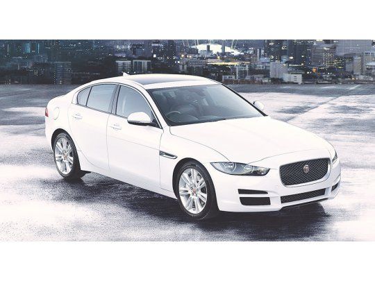 Sedán de lujo inglés