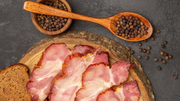 Descubrí los platos que ofrecen las mejores combinaciones con pastrami como el ingrediente estrella. Descubrí los platos que ofrecen las mejores combinaciones con pastrami como el ingrediente estrella.