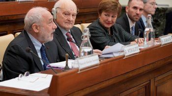 La titular del FMI, Kristalina Georgieva, en el seminario Nuevas Formas de Solidaridad, junto al Nobel de Econom&iacute;a, Joseph Stiglitz, y el ministro de Hacienda, Mart&iacute;n Guzm&aacute;n.
