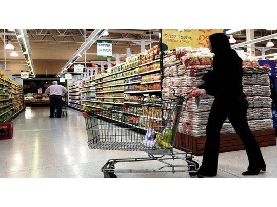Los hipermercados, supermercados y autoservicios cerraron 2017 con una caída en el volumen.