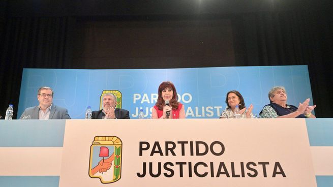 La titular del PJ, Cristina Fernández de Kirchner, busca poner presion sobre los mandatarios provinciales para rechazar el acuerdo con el Fondo.&nbsp;