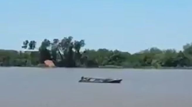 Dos hombres fueron encontrados fusilados en una lancha a la deriva en el río Coronda.