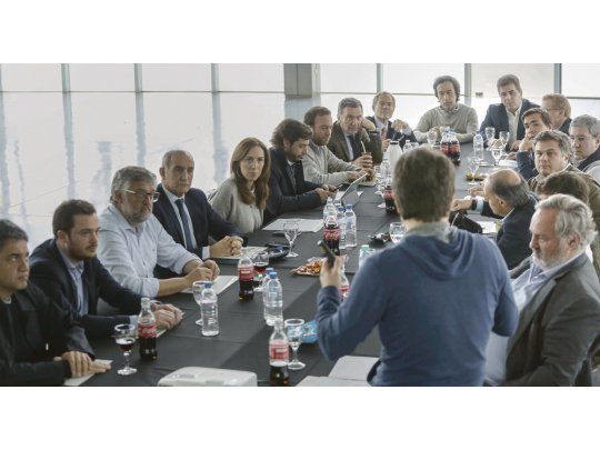 Agenda. Vidal, durante una reunión de Gabinete ayer en el partido de Olivos. Sus primeras definiciones públicas no esquivaron los coletazos de la explosión en la escuela de Moreno, la causa por aportes falsos y la puja por el aborto.