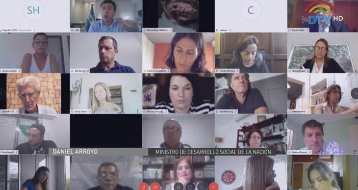 Diputados de la comisión de Salud siguen la videoconferencia desde sus casas.