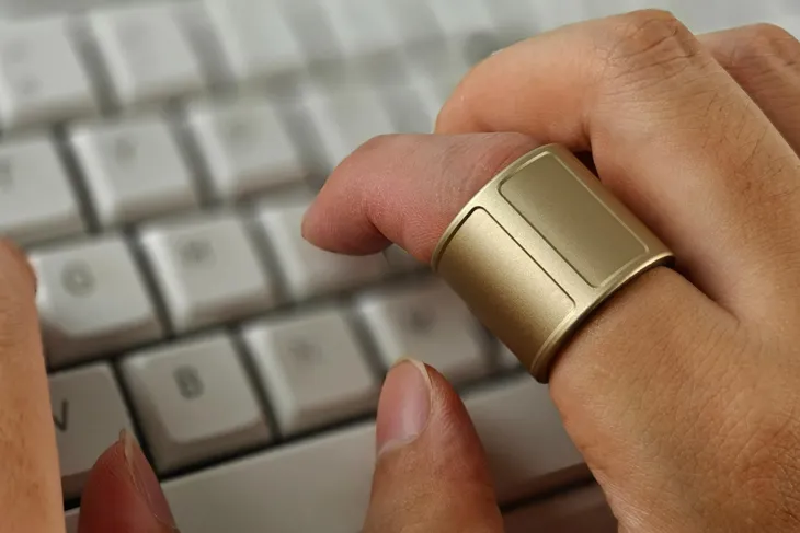 Un anillo con tecnología de punta promete cambiar la forma de trabajar en oficina y captar la atención de millones que buscan innovación real. Un anillo con tecnología de punta promete cambiar la forma de trabajar en oficina y captar la atención de millones que buscan innovación real.