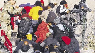 Delito. En diciembre, el gobernador de Texas, el republicano Greg Abbott, había promulgado la Ley SB4 que convirtió en delito penal la entrada irregular de inmigrantes.
