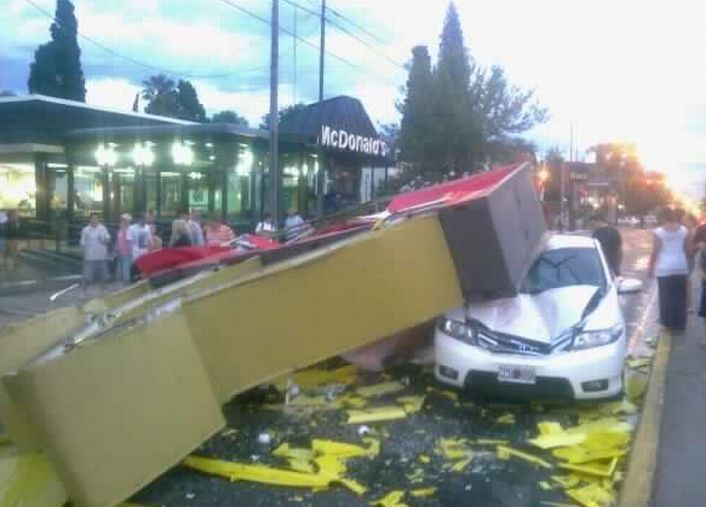Fuerte temporal causó destrozos y un muerto (foto 1)