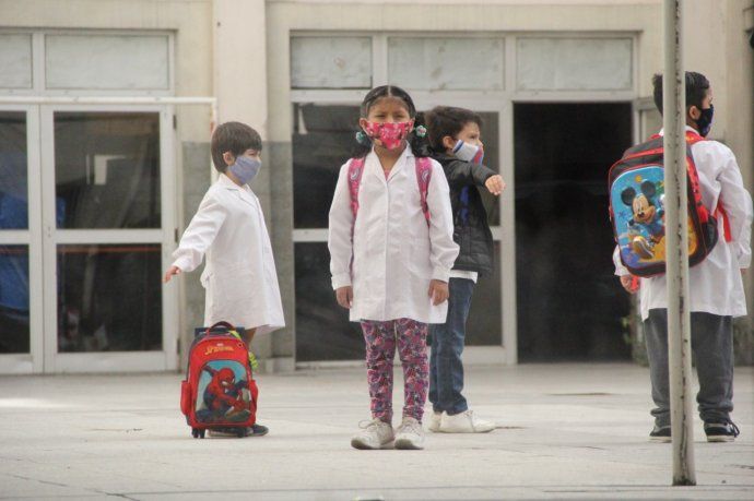 El ciclo lectivo 2021 comenzó a desarrollarse hoy en la Argentina con un esquema de presencialidad cuidada y de manera progresiva por la pandemia de coronavirus﻿