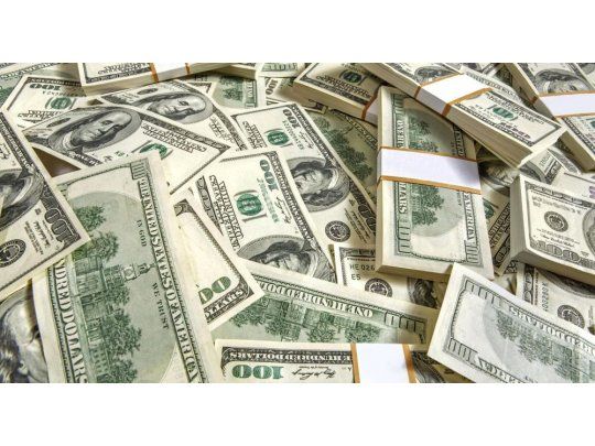 El BCRA volvió a comprar u$s 300 M para sostener al dólar, que cerró estable a $ 15,91