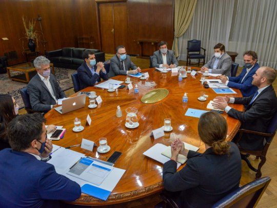 El gobierno se reúne para pensar el plan de inversión en infraestructura.