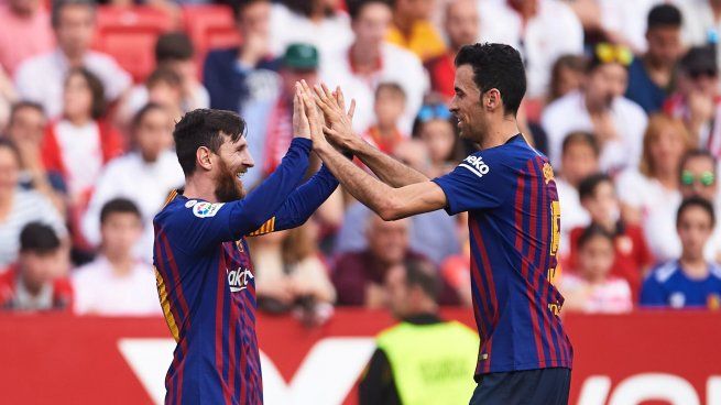 Messi-Busquets.webp