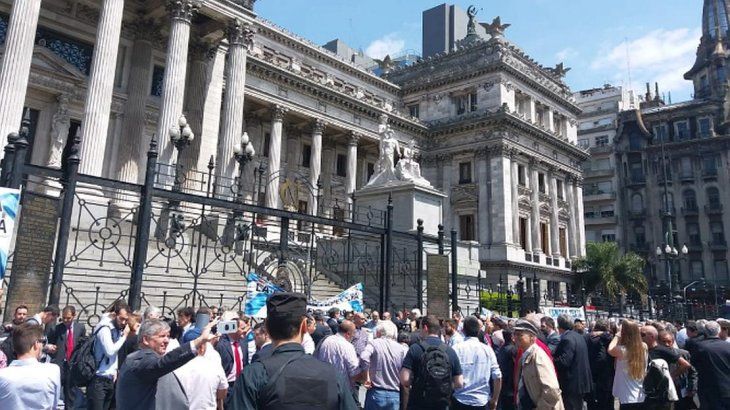 Pymes marcha Congreso.jpg