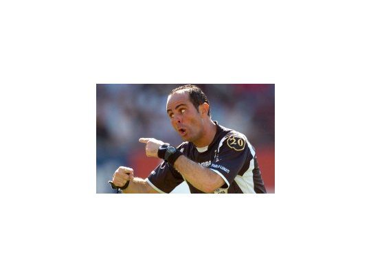 Polémico. Pablo Lunati defendió su arbitraje en Gimnasia de Jujuy-River.