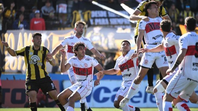 En un polémico partido, Deportivo Madryn clasificó a la final del reducido.
