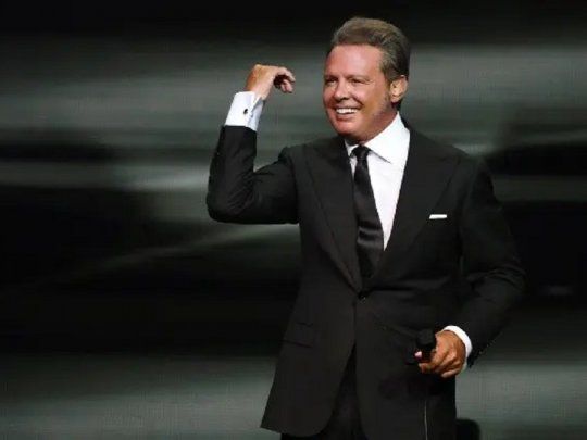 When do tickets go on sale to see Luis Miguel?