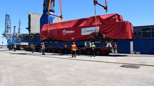El puerto de Montevideo recibió las primeras locomotoras que circularán por las vías del Ferrocarril Central, un paso clave para potenciar el transporte de carga. El puerto de Montevideo recibió las primeras locomotoras que circularán por las vías del Ferrocarril Central, un paso clave para potenciar el transporte de carga.
