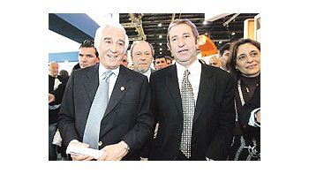 ámbito.com | Julio Cobos fue acompañado por el presidente de la Sociedad Rural, Luciano Miguens; y por su vice, Hugo Biolcati. Llegó sin avisar y pensando que asumiría la presidencia mientras viajaba Cristina a Bolivia.
