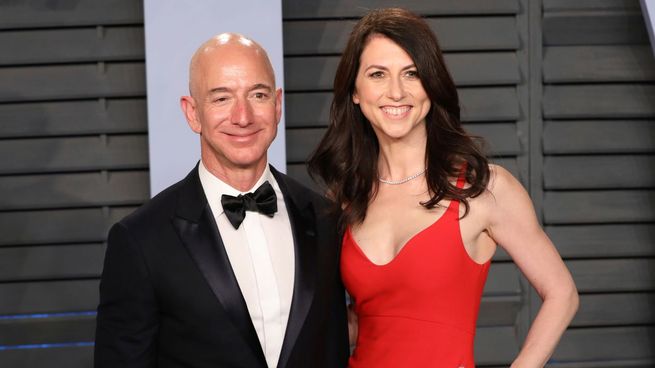 Mackenzie Scott estuvo casada con Jeff Bezos por 25 años, hasta que se divorciarion en 2019.