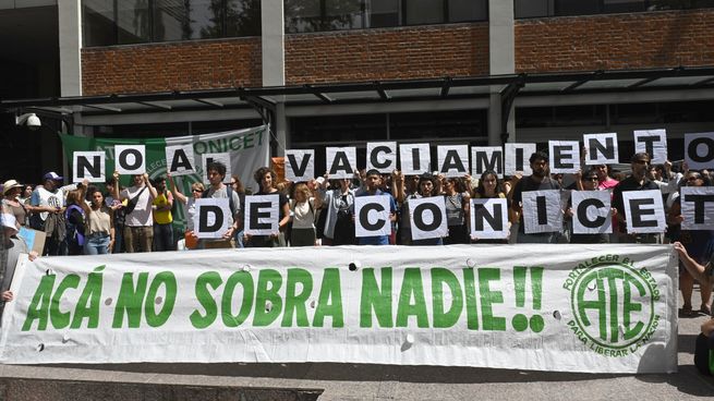 Reclaman el otorgamiento de 1.600 becas del Conicet.