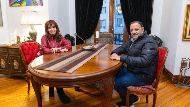 La expersidenta Cristina Kirchner junto al gobernador de La Rioja, Ricardo Quintela. 