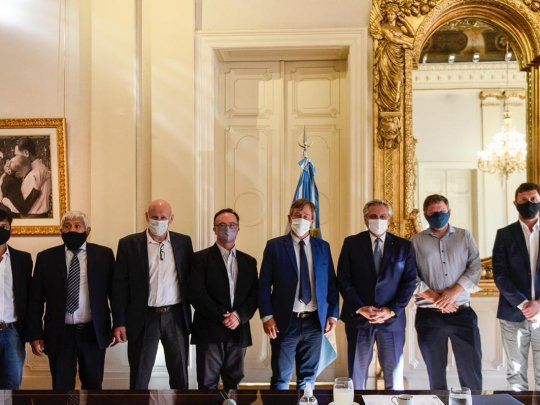 El presidente Alberto Fernández recibió a los intendentes de la Comarca Andina, afectada por incendios forestales.