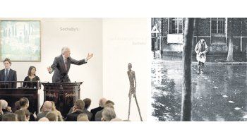 El momento en que «El hombre que camina» se convirtió en récord mundial de la historia del arte, en un ámbito totalmente ajeno al de ese vulnerable Giacometti que mostró la revista «Paris Match» en 1966, poco antes de su muerte.