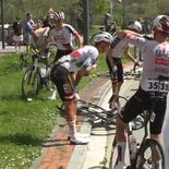 El ciclista mexicano Isaac del Toro abandonó la Vuelta al País Vasco luego de sufrir una caída durante la etapa 3. El ciclista mexicano Isaac del Toro abandonó la Vuelta al País Vasco luego de sufrir una caída durante la etapa 3.