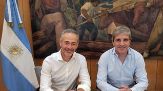 Alejandro Lew junto a Luis Caputo, con la tarea de renovar vencimientos hasta fin de año y en 2026 retornar a los mercados internacionales. Alejandro Lew junto a Luis Caputo, con la tarea de renovar vencimientos hasta fin de año y en 2026 retornar a los mercados internacionales.