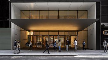 un moma casi desierto reabre sus puertas en nueva york