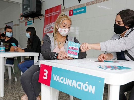 Sabemos que la vacuna es la solución para salvar vidas, dijo Fernando Espinoza, intendente de La Matanza.