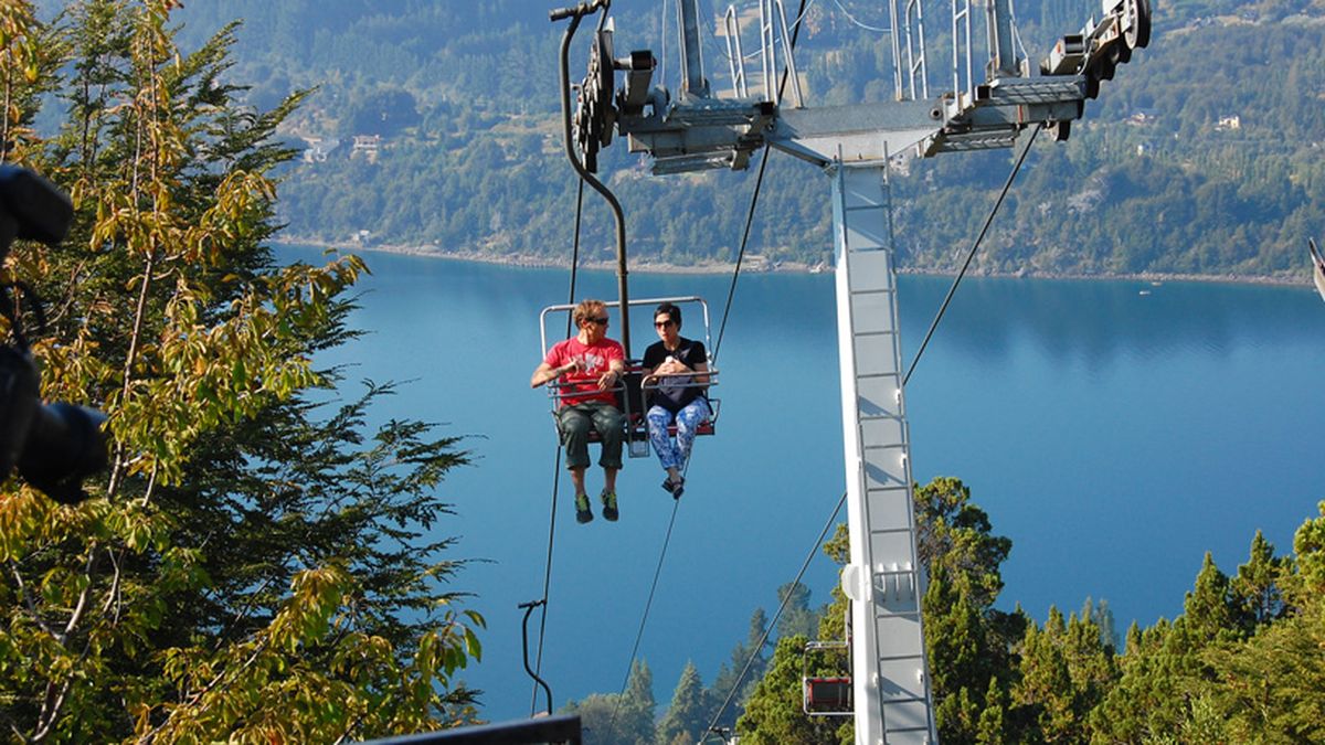 Tragedia en Bariloche: un trabajador murió al quedar atrapado en las sillas