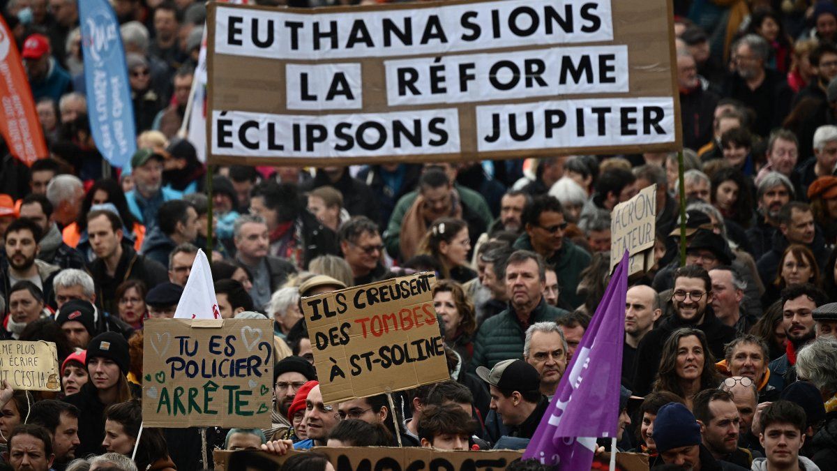 the Constitutional Council validated the pension reform and protests increase