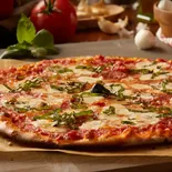 Se prepararán en vivo 5.000 porciones de pizza gratuitas. Se prepararán en vivo 5.000 porciones de pizza gratuitas.