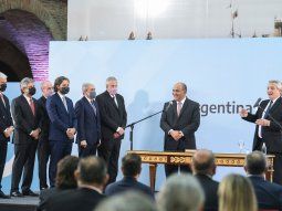 Alberto Fernández tomó juramento a sus nuevos ministros: La solución no está en dividirnos.