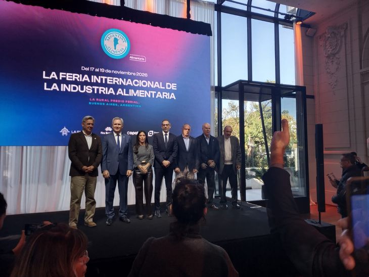 Nicolás Pino (SRA), junto a Pablo Quirno, Carla Bonito (COPAL) y Diego Sucalesca (Prom Argentina) Nicolás Pino (SRA), junto a Pablo Quirno, Carla Bonito (COPAL) y Diego Sucalesca (Prom Argentina)