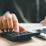 El ajuste de los alquileres vuelve a estar en el centro de las decisiones de inquilinos y propietarios, en un contexto de nuevos índices, plazos flexibles y negociación directa entre las partes. LLega un nuevo ajuste en febrero El ajuste de los alquileres vuelve a estar en el centro de las decisiones de inquilinos y propietarios, en un contexto de nuevos índices, plazos flexibles y negociación directa entre las partes. LLega un nuevo ajuste en febrero