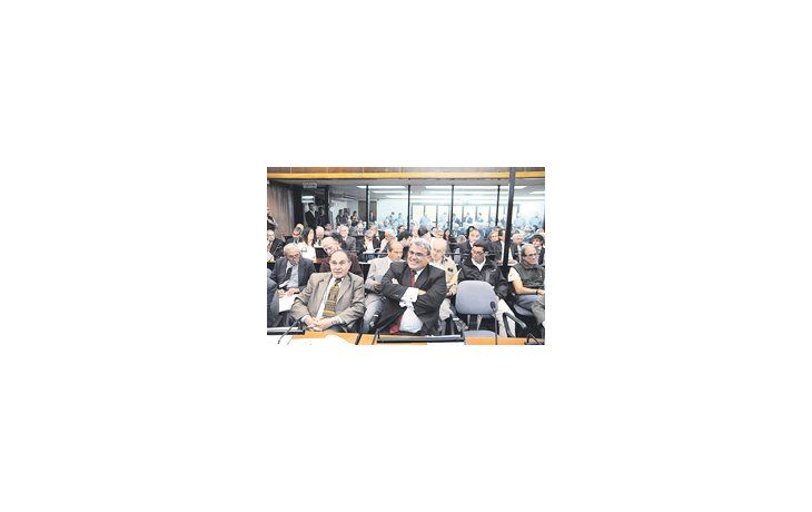 Momento histórico ayer en el Salón de Usos Múltiples de los Tribunales de Retiro. Solamente la lectura de los requerimientos de elevación a juicio promete abarcar tres audiencias: son 68 acusados.