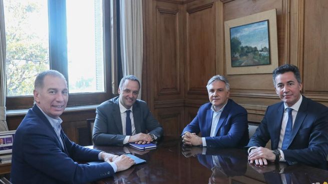El encuentro en Casa Rosada con el gobernador de Córdoba, Martín Llaryora.