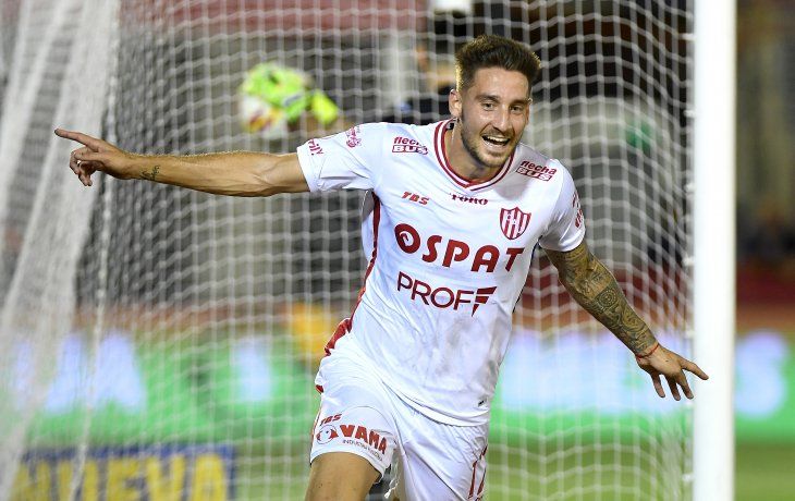 Nicolás Mazzola celebra la apertura del marcador en Victoria. Unión derrotó 2-1 a Tigre y se acerca a los cuartos de final de la Copa de la Superliga.