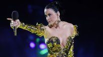 Katy Perry está siendo investigada por un hecho que ocurrio hace 20 años.