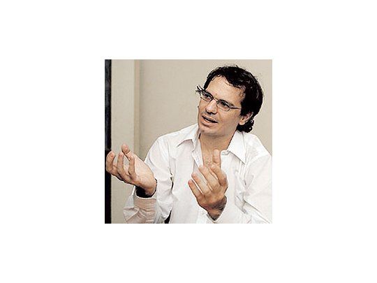 Lucas Llach afirma que el país está ingresando en «una inercia inflacionaria que es difícil de frenar».