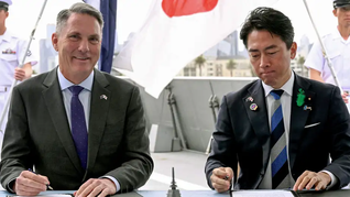 Australia busca defender rutas marítimas comerciales críticas y sus aproximaciones septentrionales en los océanos Índico y Pacífico. Australia busca defender rutas marítimas comerciales críticas y sus aproximaciones septentrionales en los océanos Índico y Pacífico.