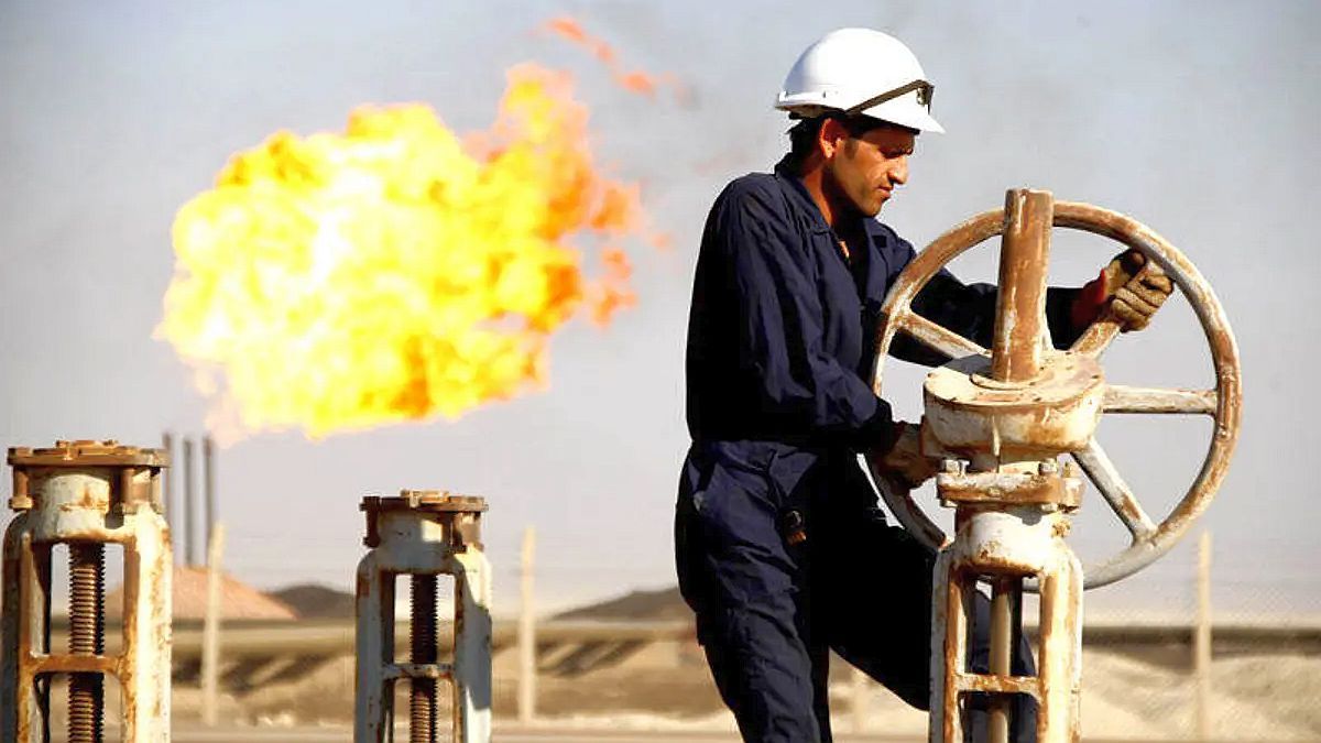 More than half of oil workers earn at least 0,000 per month