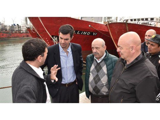 El gobernador de Salta Juan Manuel Urtubey, recorrió el puerto de Mar del Plata con los trabajadores del Sindicato Marítimo de Pescadores.