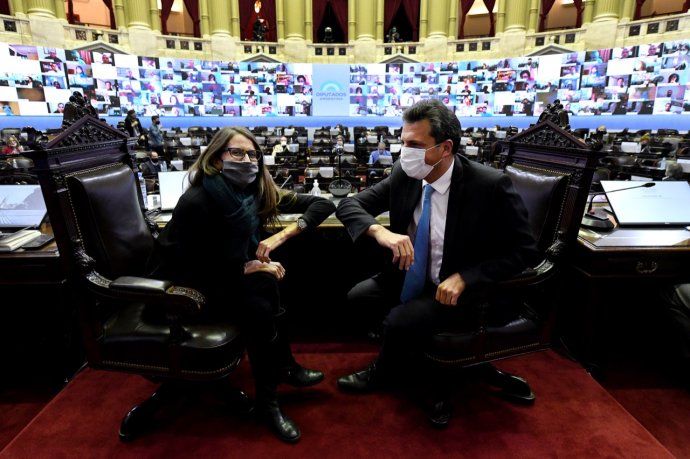 Gómez Alcorta y Massa durante la capacitación por la Ley Micaela.