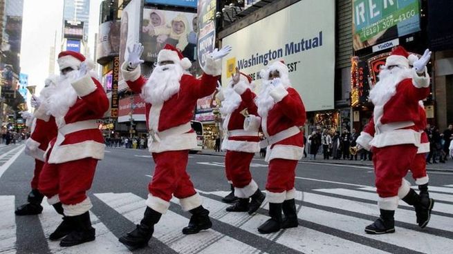 Al menos 335 personas que hacían de Papá Noel murieron en 2021 de Covid.