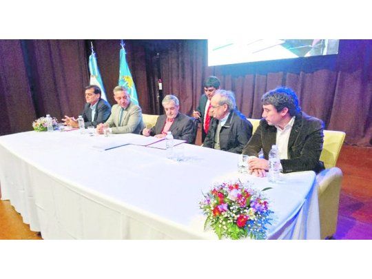 Decisión. El gobernador Mario Das Neves pidió al Gobierno nacional discutir sobre el destino de las inversiones que llegan a la región.