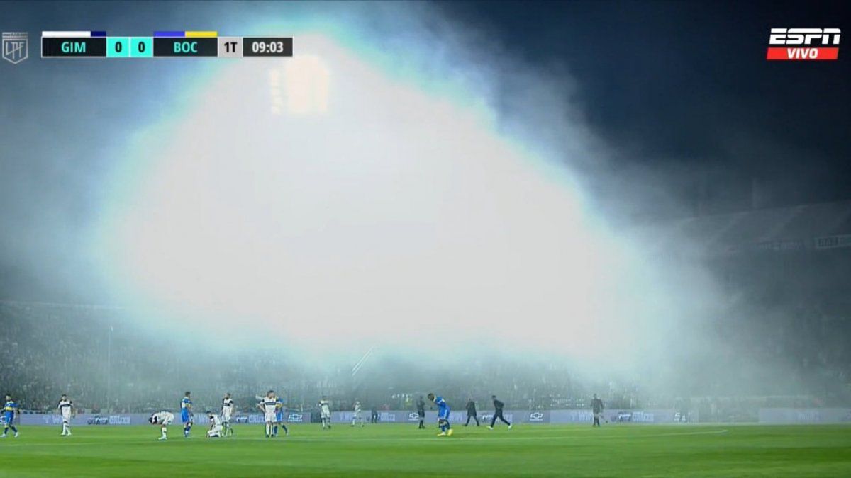 Total madness: police fired tear gas and the Gimnasia-Boca match was suspended