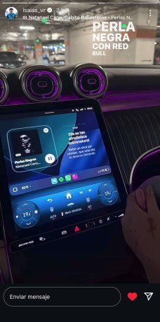 El jugador del América Isaías Violante compartió en sus historias un par de imágenes que llamaron la atención y que lo vinculan con su compañera del femenil Annie Karich. El jugador del América Isaías Violante compartió en sus historias un par de imágenes que llamaron la atención y que lo vinculan con su compañera del femenil Annie Karich.